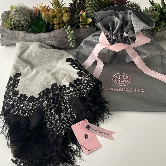 Maneesha Ruia Black & Ivory Cashmere Scarf Trimmed in Lace & Ostrich FeathersNWT - Picture 5 of 6